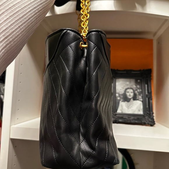 Tory Burch Quilted Alexa Leather Tote with Gold Chain - Picture 4 of 7